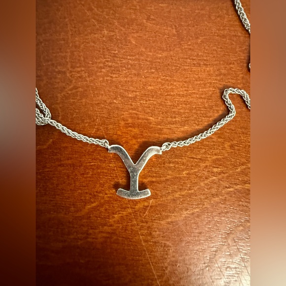 Kendra Scott Yellowstone silver “Y” necklace. - Picture 1 of 4